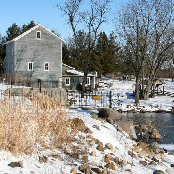 Romantic Getaway in Beloit Beckman Mill-Winter