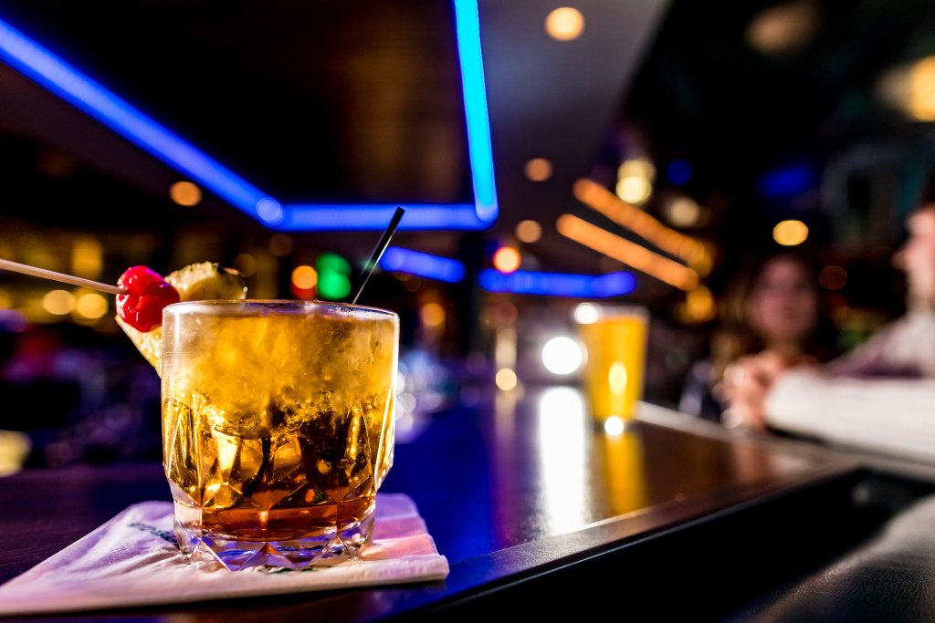 Spots to Sip an Old-Fashioned Spots to Sip an Old-Fashioned