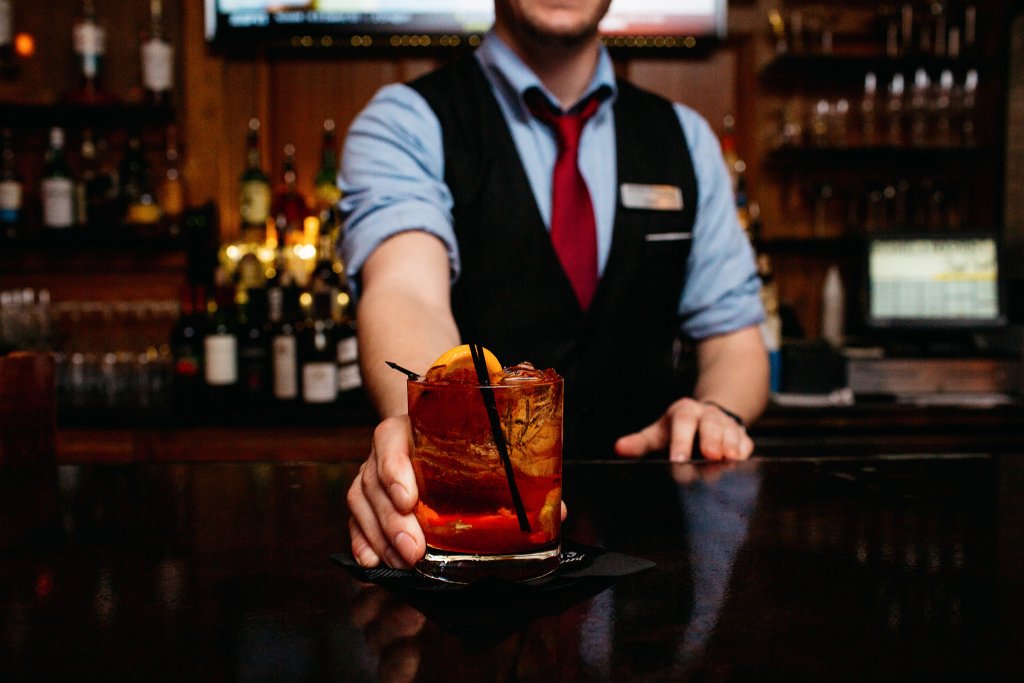 Spots to Sip an Old-Fashioned Spots to Sip an Old-Fashioned