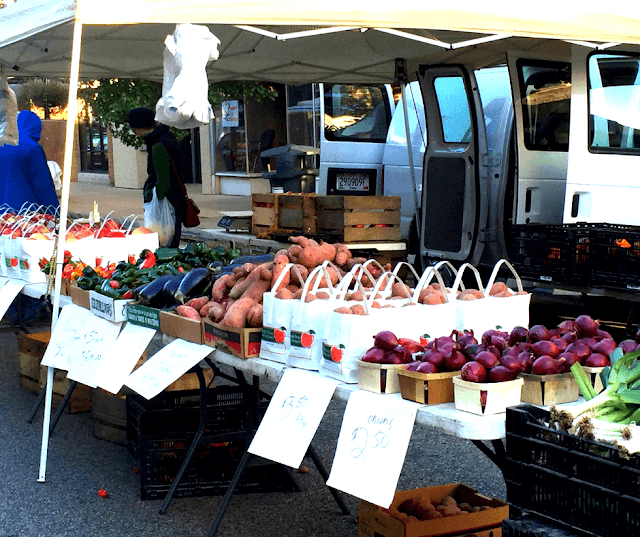 Fall Family Weekend beloit farmers market